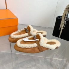 Louis Vuitton Slippers